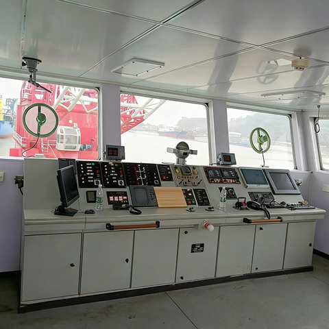 Heavy-Duty Fully Revolving Floating Crane for Marine Applications