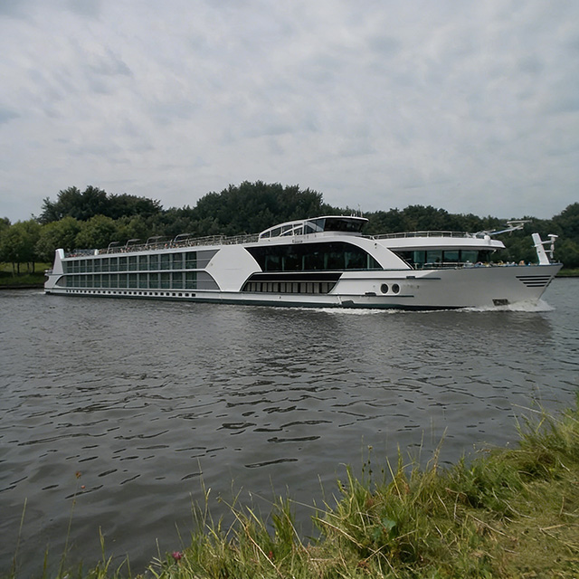 River Cruise Ship for Inland Waterway Tourism & Passenger Transportation