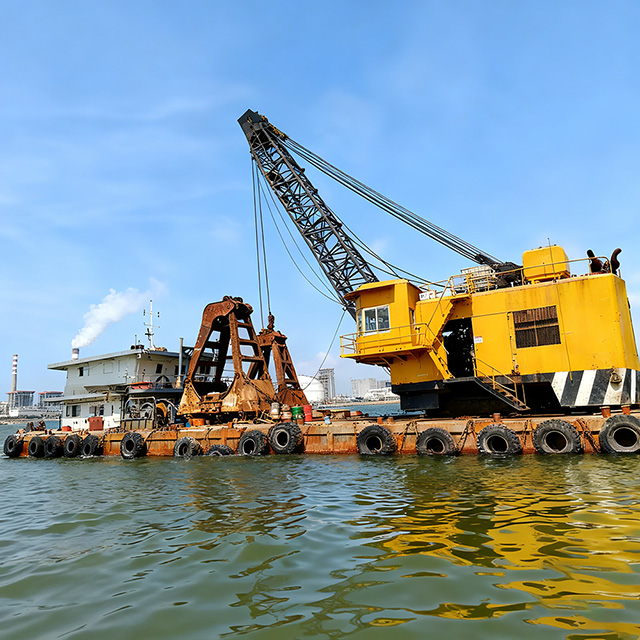 Heavy-Duty Grab Dredger Vessel for Diverse Project Needs