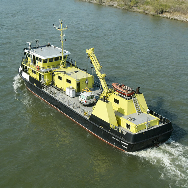 Custom Inland Service Craft | Engineered River Service Vessel | Low Draft Utility Workboat