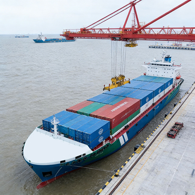 Extended-Range Methanol-Hydrogen Electric Container Vessel for International Shipping